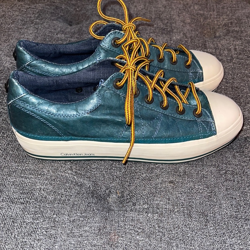 Women’s Calvin Klein Gessie shoes sz 8